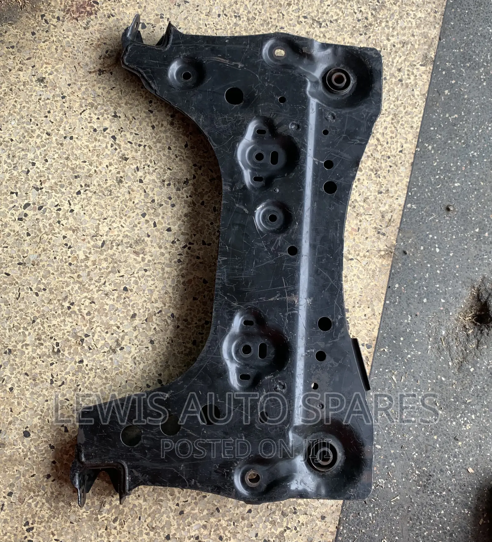 Craddle/ Cross Member Nissan Tiida Note
