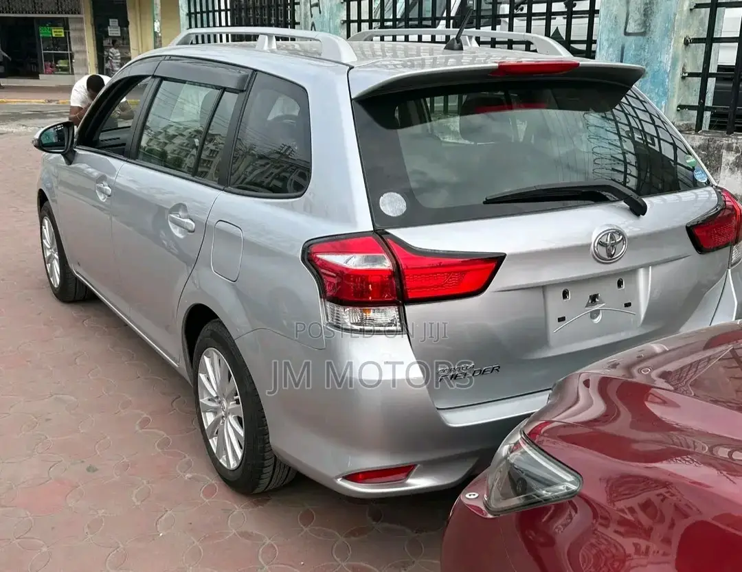 Toyota Corolla Fielder 2016 Silver