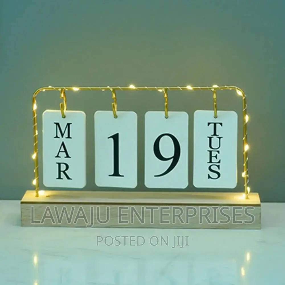 Fashion Desktop Calendar