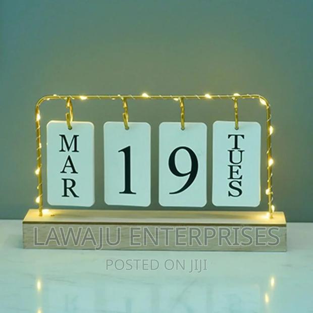 Fashion Desktop Calendar