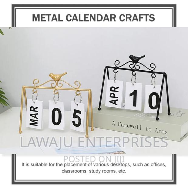 Iron Art Bird Fashion Desktop Calendar