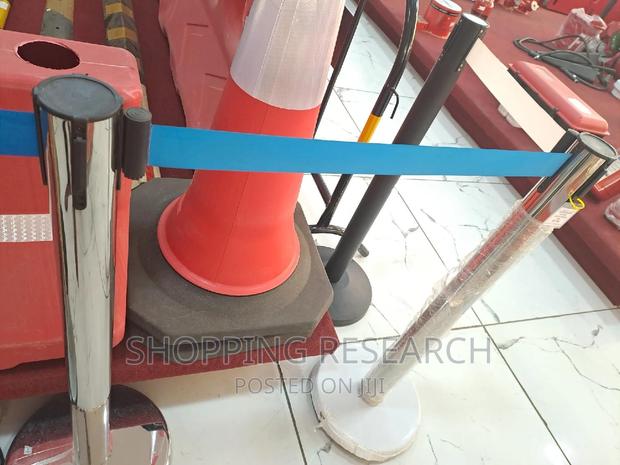 Retractable Queue Barriers With Silver Or Golden Pole - thumbnail 3