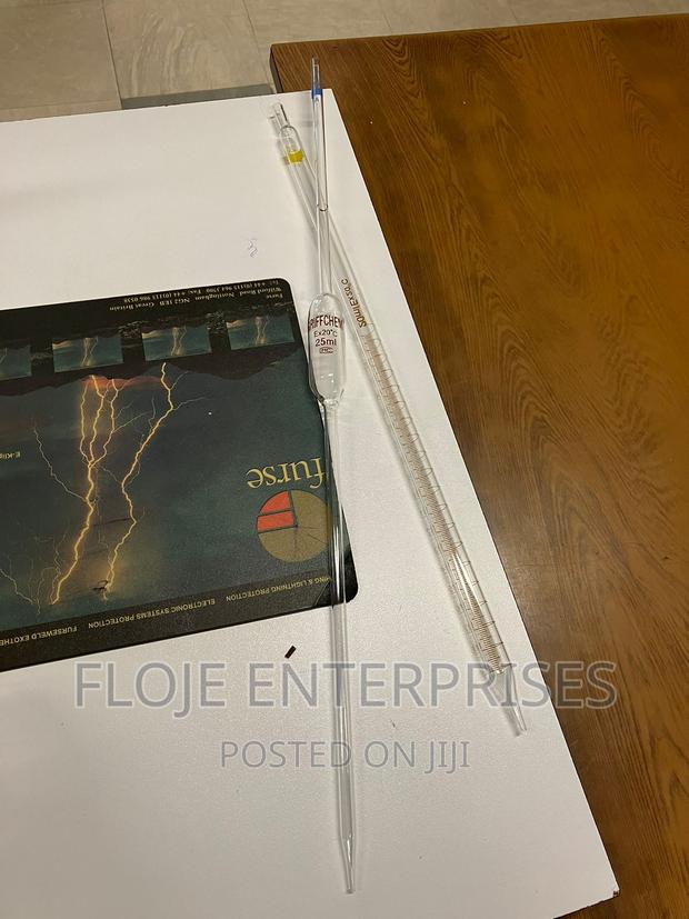 Bulb and Graduated Pipettes 25ml 20ml - main view