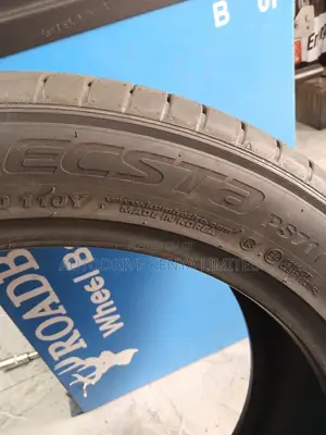 275/45r20 Kumho Tyre