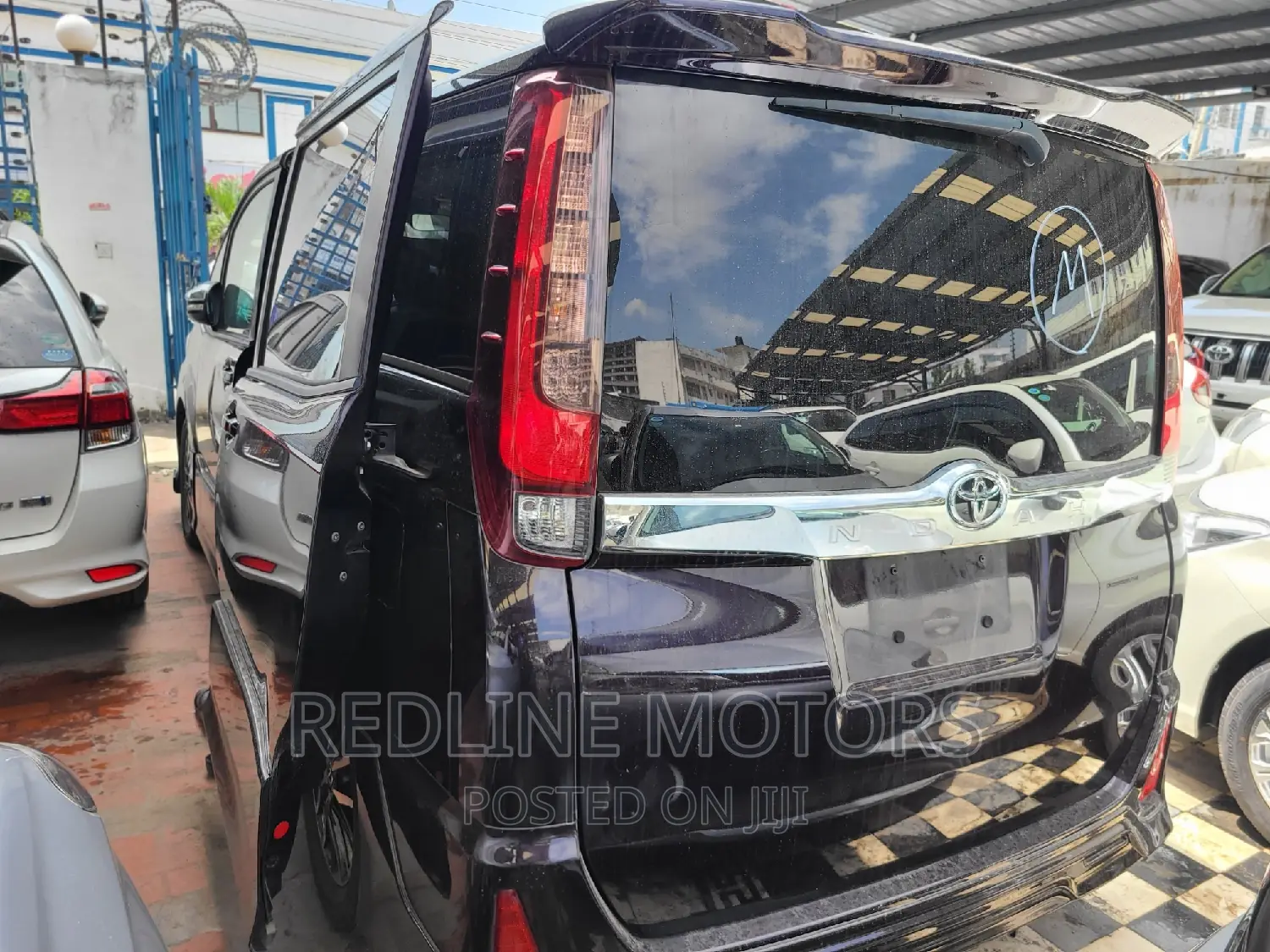 Toyota Noah 2.0 AWD (8 Seater) 2016 Blue
