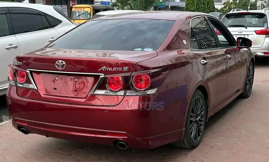 Toyota Crown 2016 Burgundy