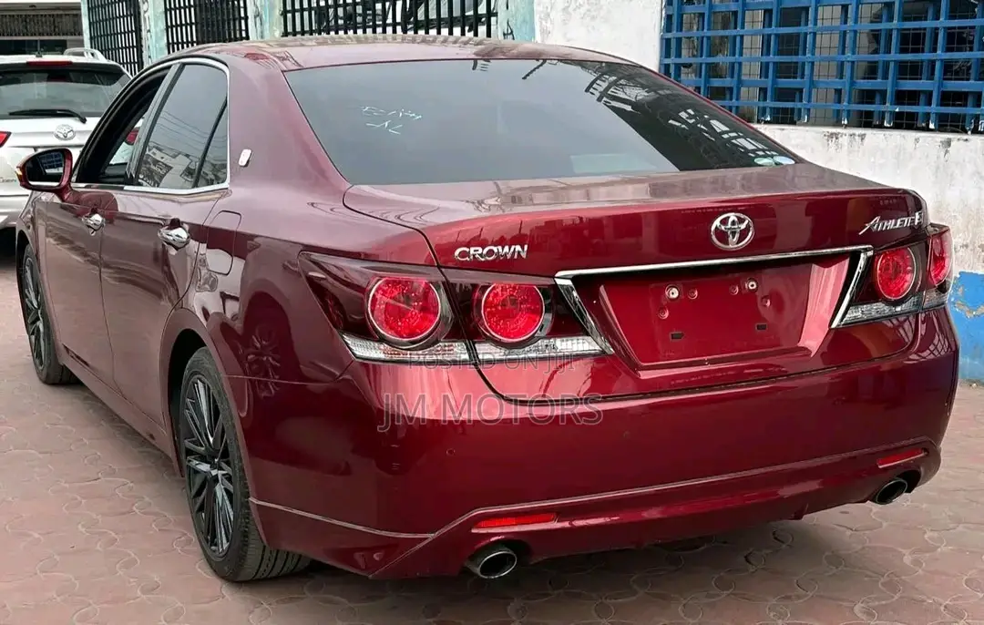 Toyota Crown 2016 Burgundy
