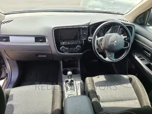 Mitsubishi Outlander 2.0 PHEV AWD 2016 Gray