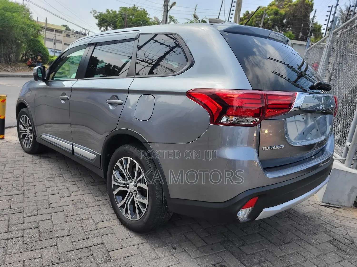 Mitsubishi Outlander 2.0 PHEV AWD 2016 Gray