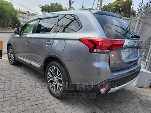 Mitsubishi Outlander 2.0 PHEV AWD 2016 Gray