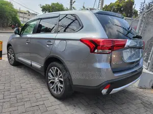 Mitsubishi Outlander 2.0 PHEV AWD 2016 Gray