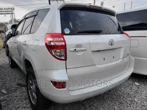 Toyota RAV4 LE AWD (2.5L 4cyl 6A) 2016 White