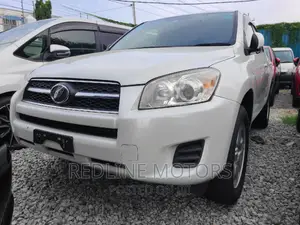 Toyota RAV4 LE AWD (2.5L 4cyl 6A) 2016 White
