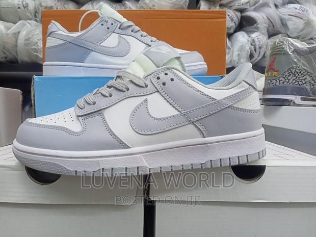 SB Dunk Low - main view