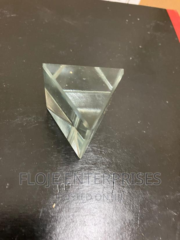 Glass Prism 38M X 38M Equilateral - thumbnail 3