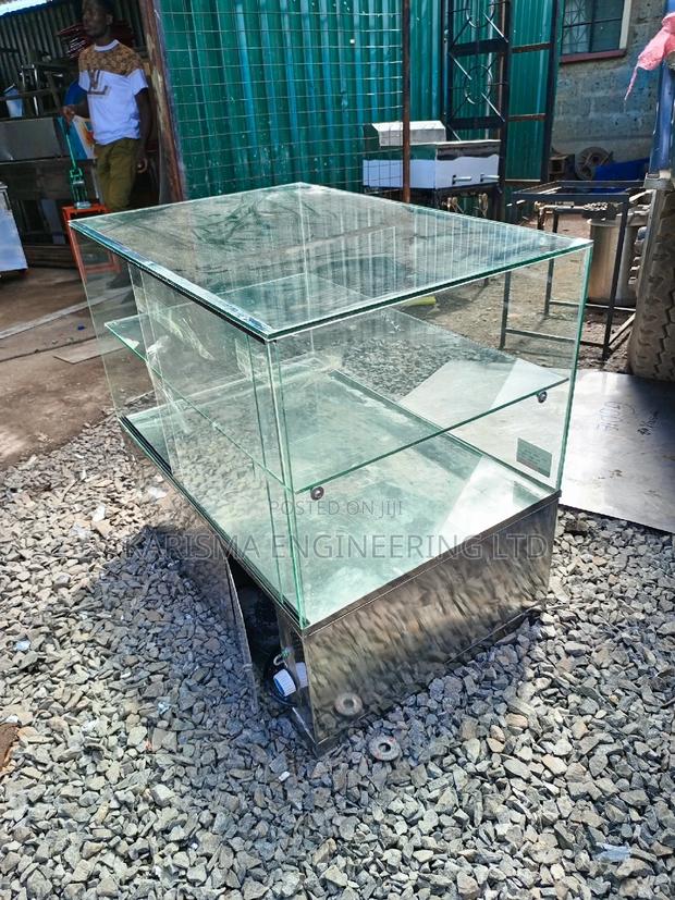 Cake Display - main view