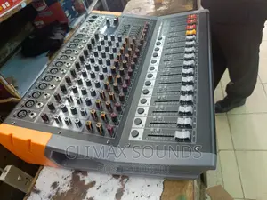 Powered Mixer 12 Channels Martin Audio,