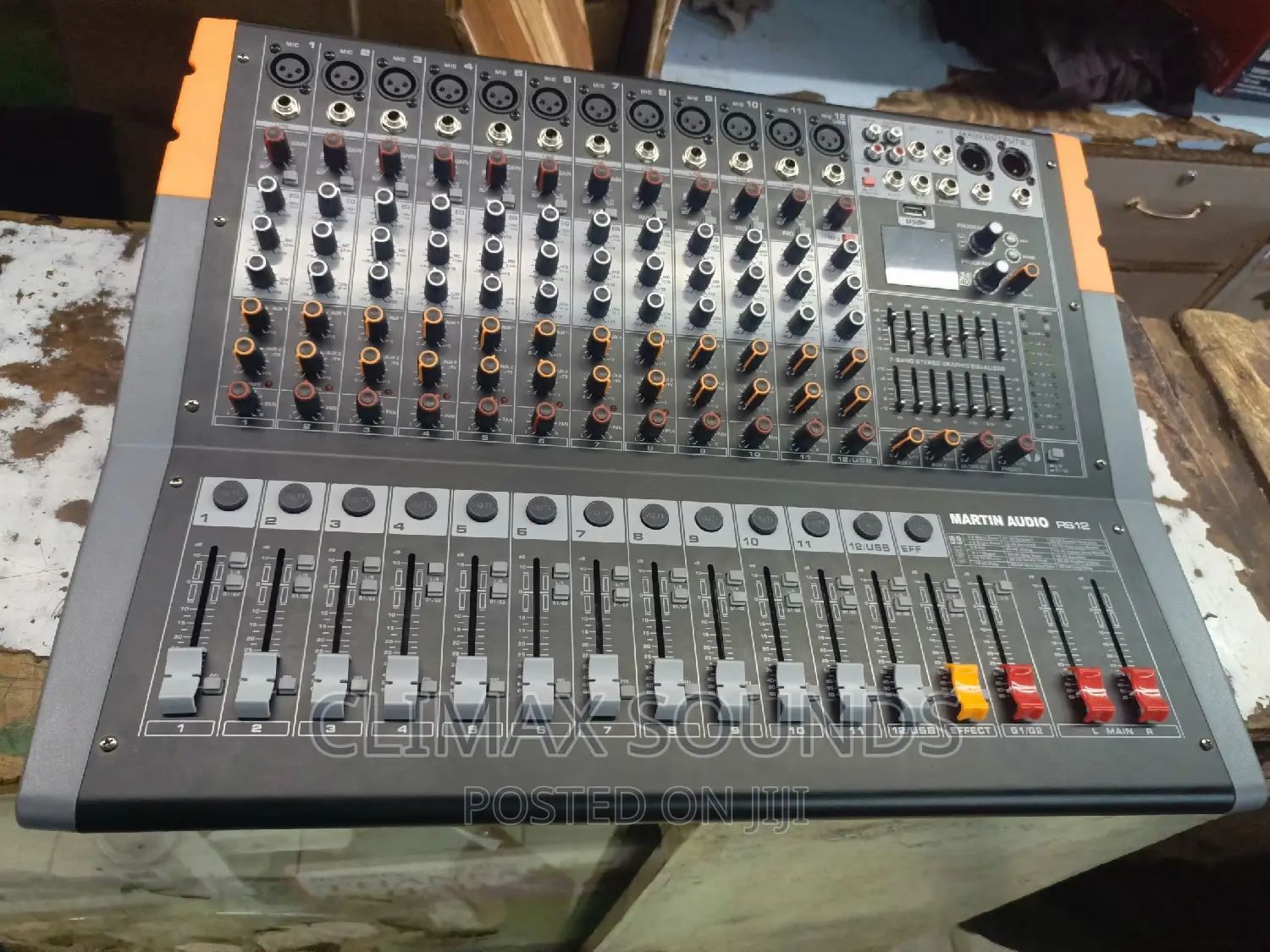 Powered Mixer 12 Channels Martin Audio,
