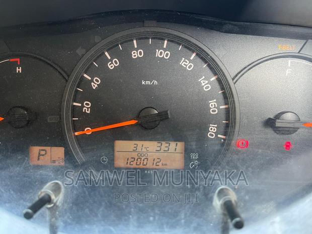 Toyota HiAce 2016 Silver - thumbnail 4