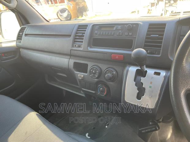 Toyota HiAce 2016 Silver - thumbnail 7