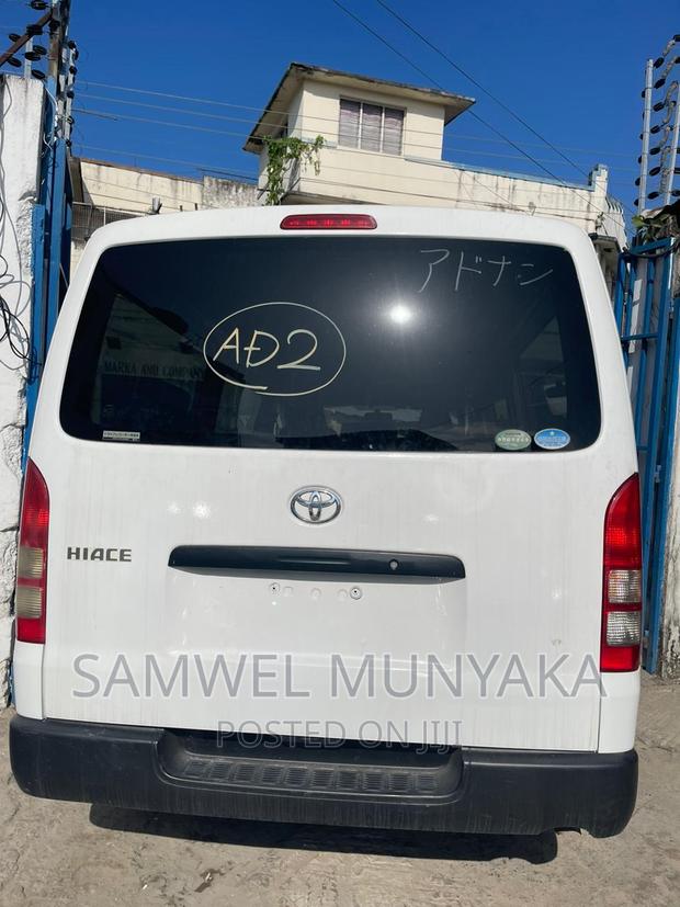 Toyota HiAce 2016 Silver - thumbnail 12
