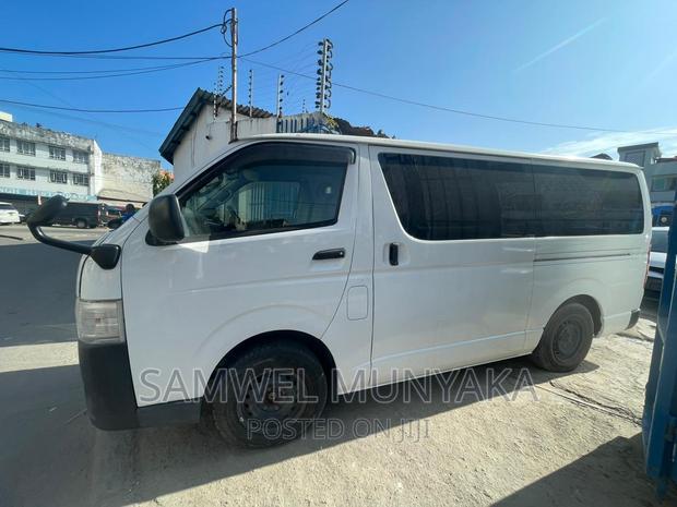 Toyota HiAce 2016 Silver - thumbnail 2