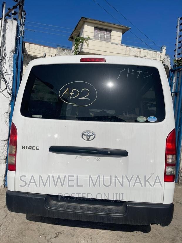 Toyota HiAce 2016 Silver - thumbnail 13