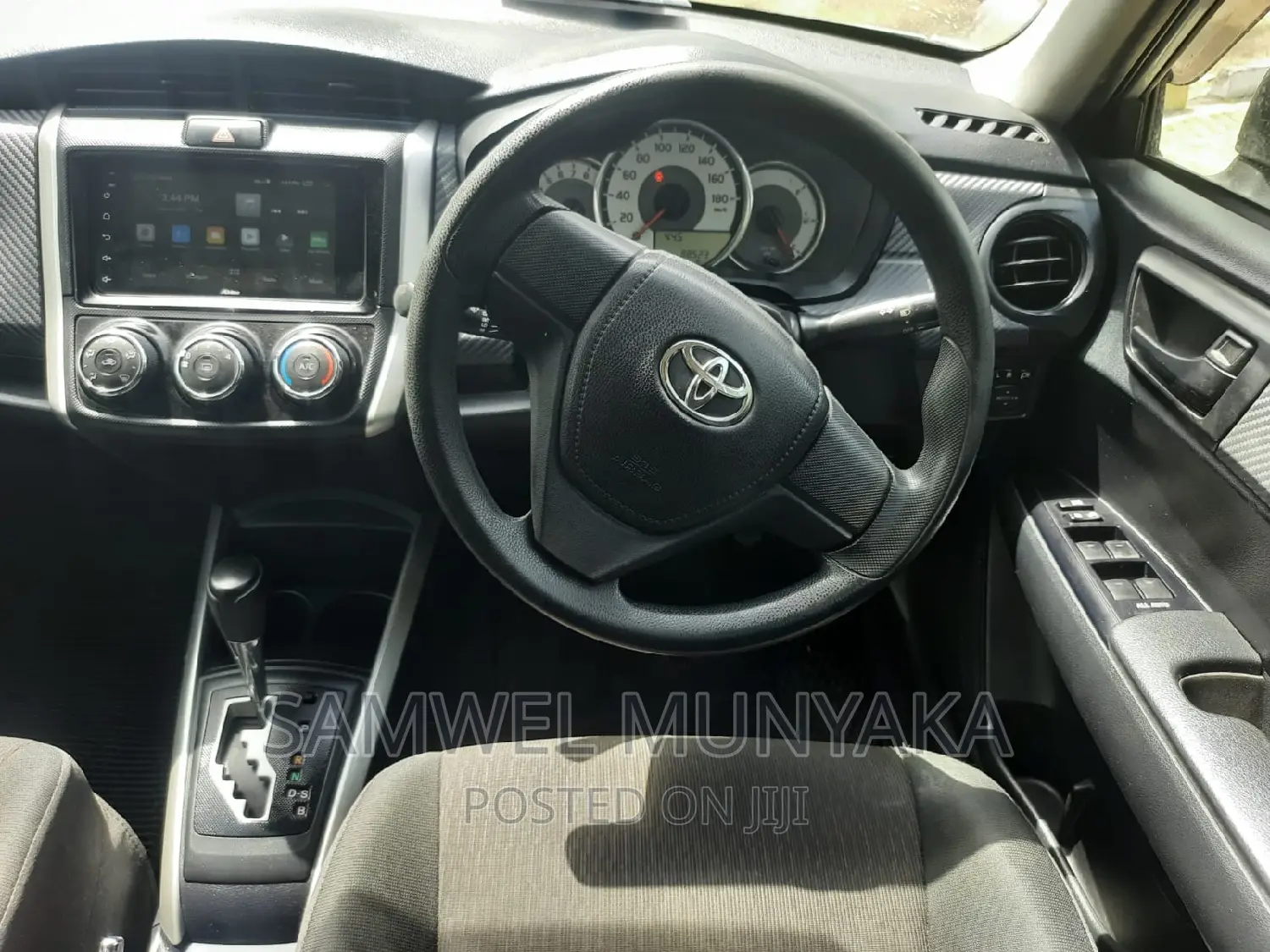 Toyota Corolla Fielder 2017 Silver