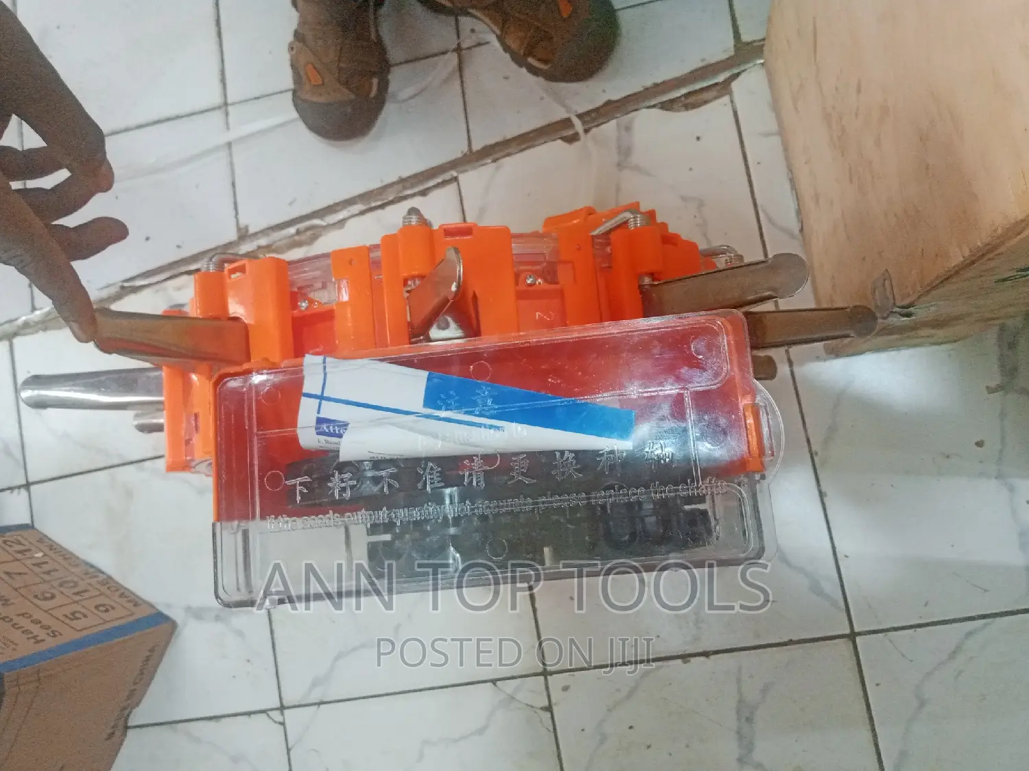 Wasp Seed Weeder