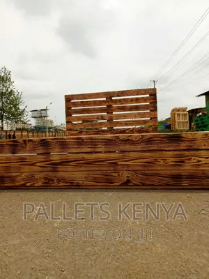 Pallet Bed- 5*6 Pallet Bed With Drawers. (D,L11*)