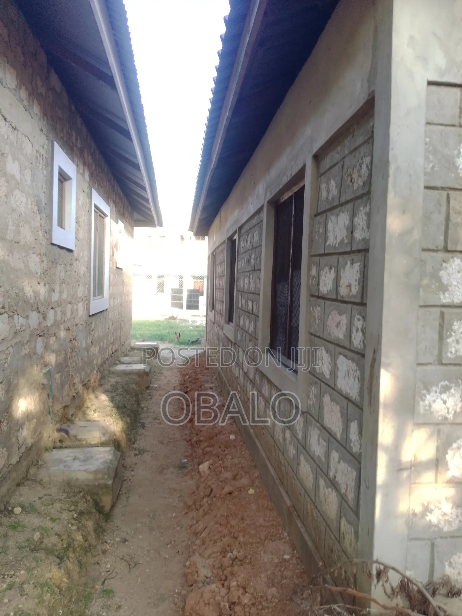 5bdrm House In Bombo Estate, Kiembeni For Sale