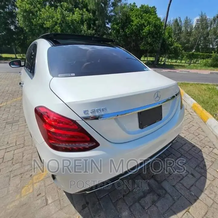 Mercedes-Benz C200 2017 Off white