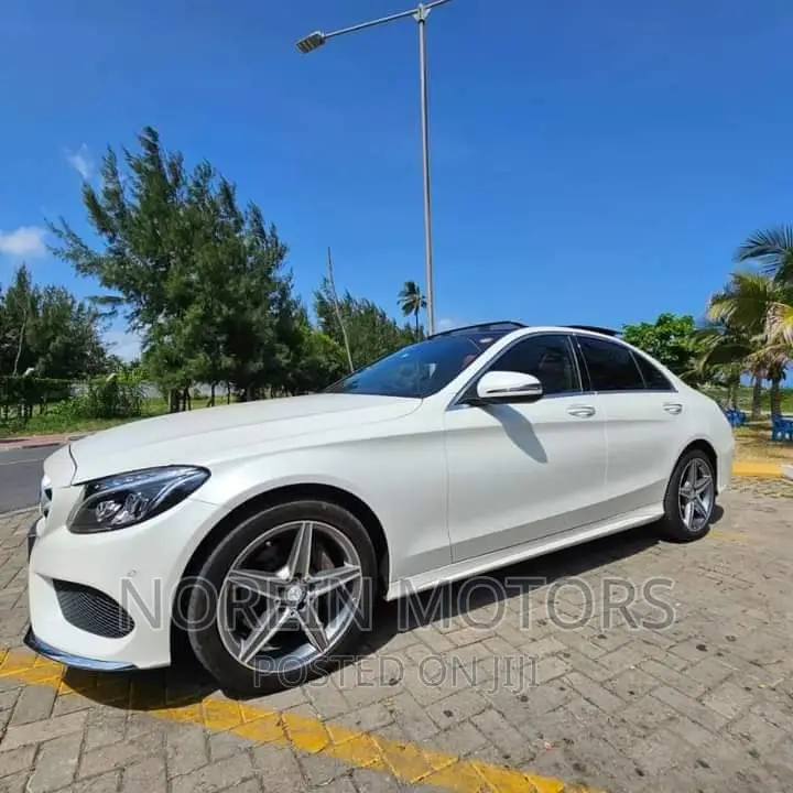 Mercedes-Benz C200 2017 Off white
