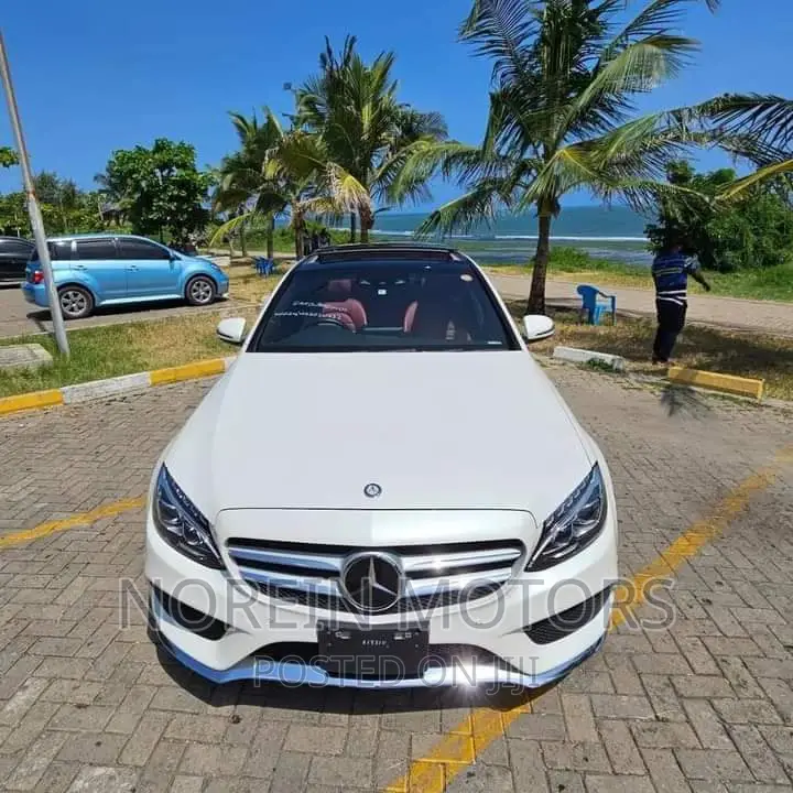 Mercedes-Benz C200 2017 Off white