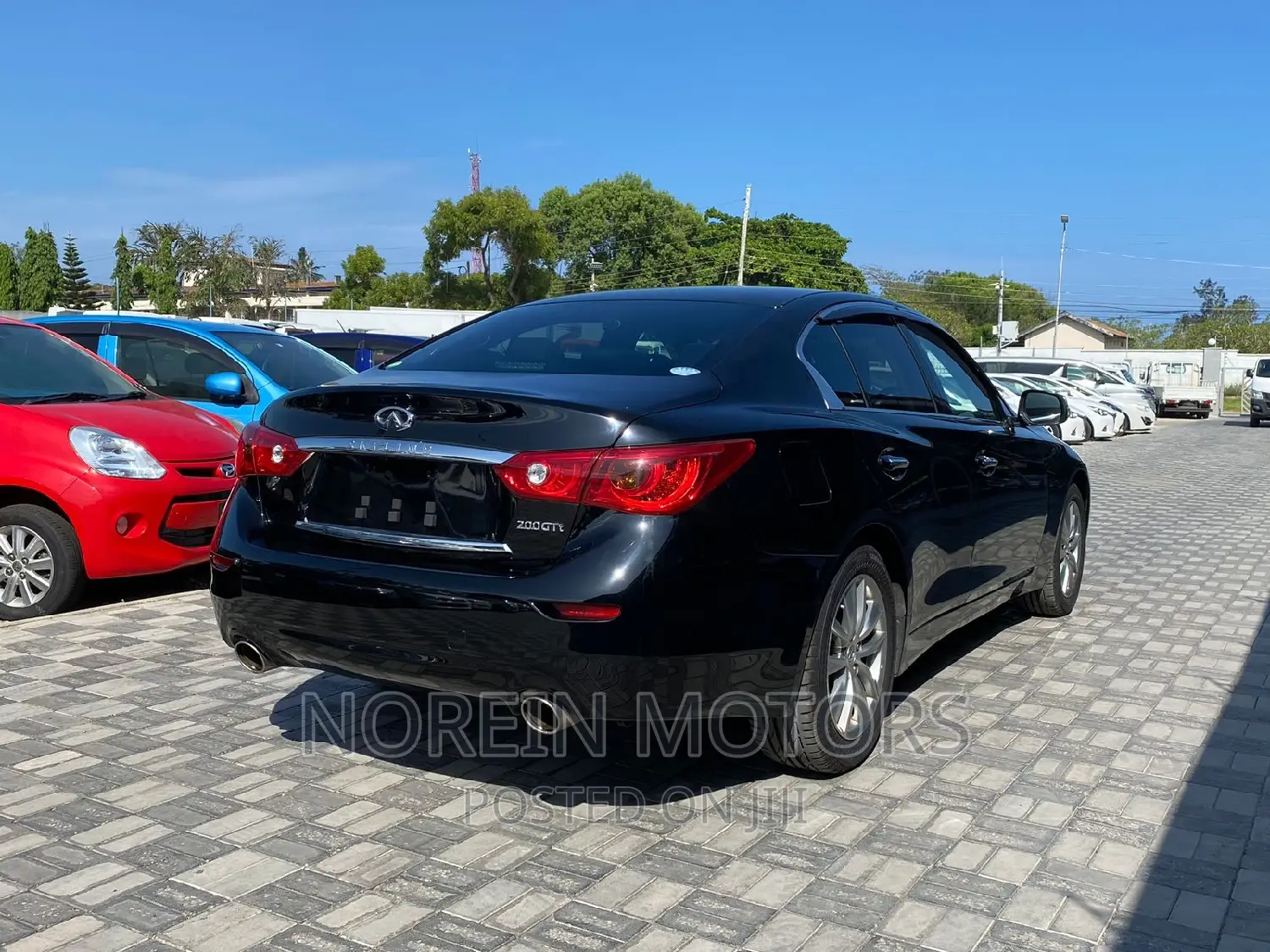 Nissan Fuga 2016 Black