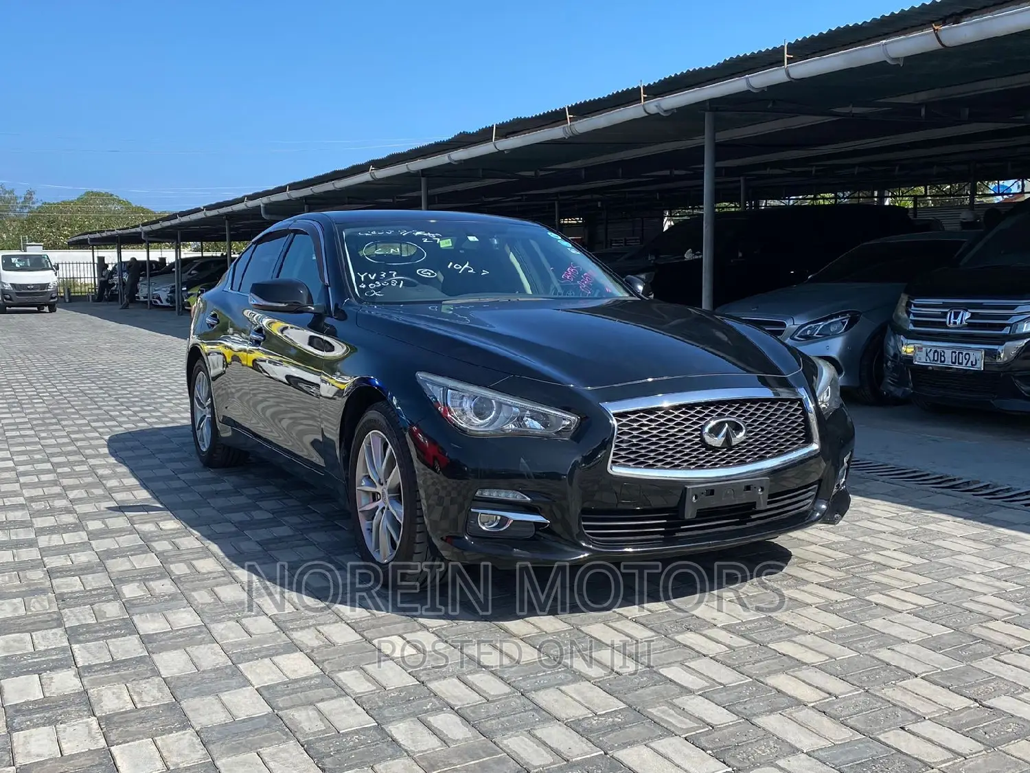 Nissan Fuga 2016 Black