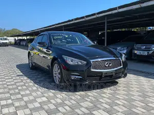 Nissan Fuga 2016 Black