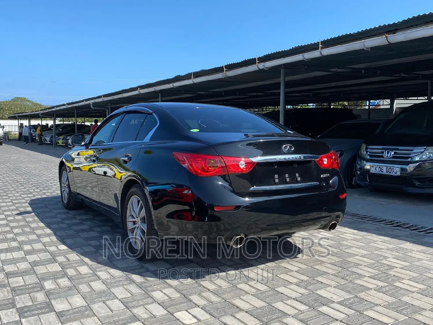 Nissan Fuga 2016 Black