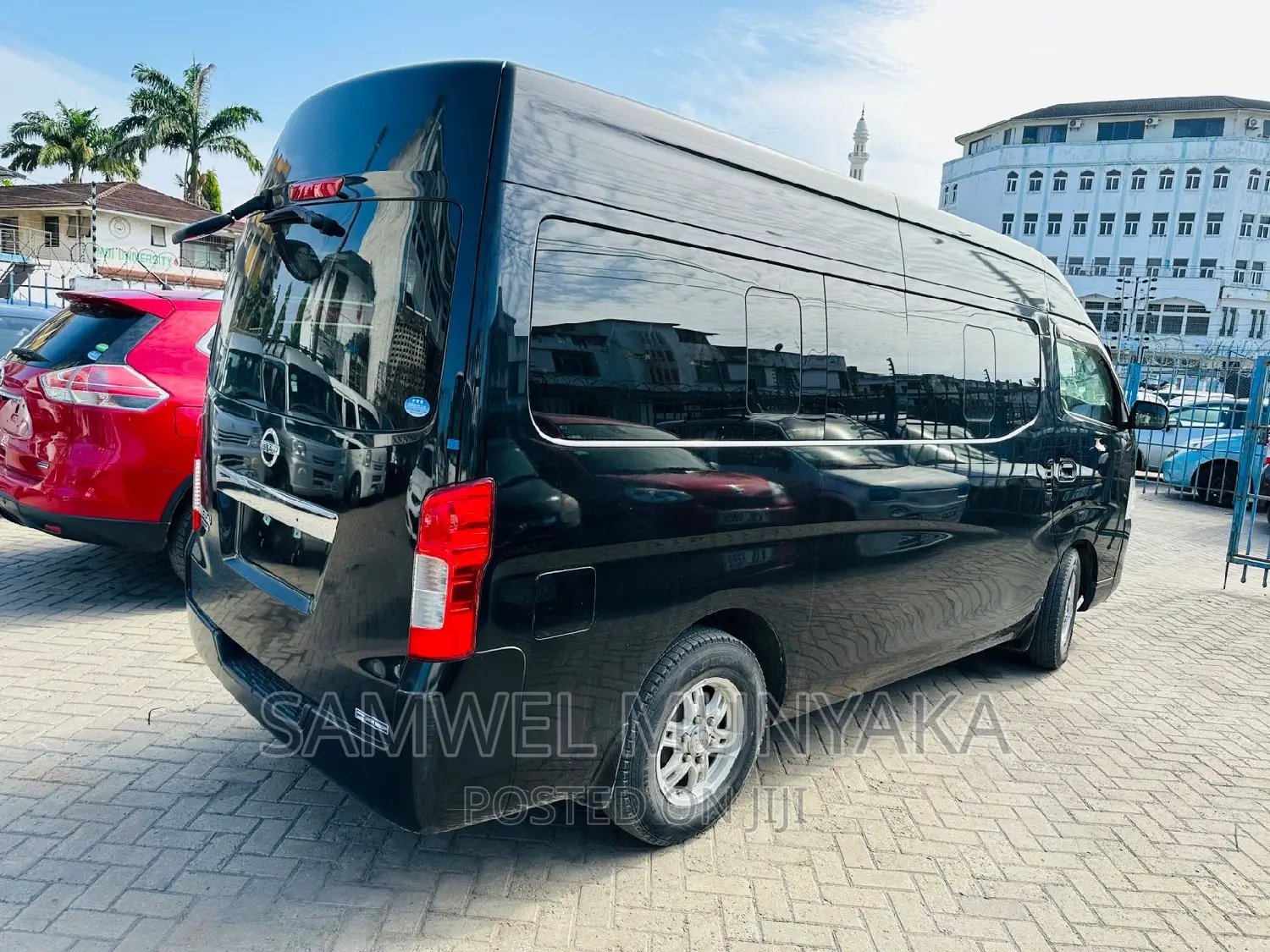 Nissan Caravan (Urvan) 2016 Black