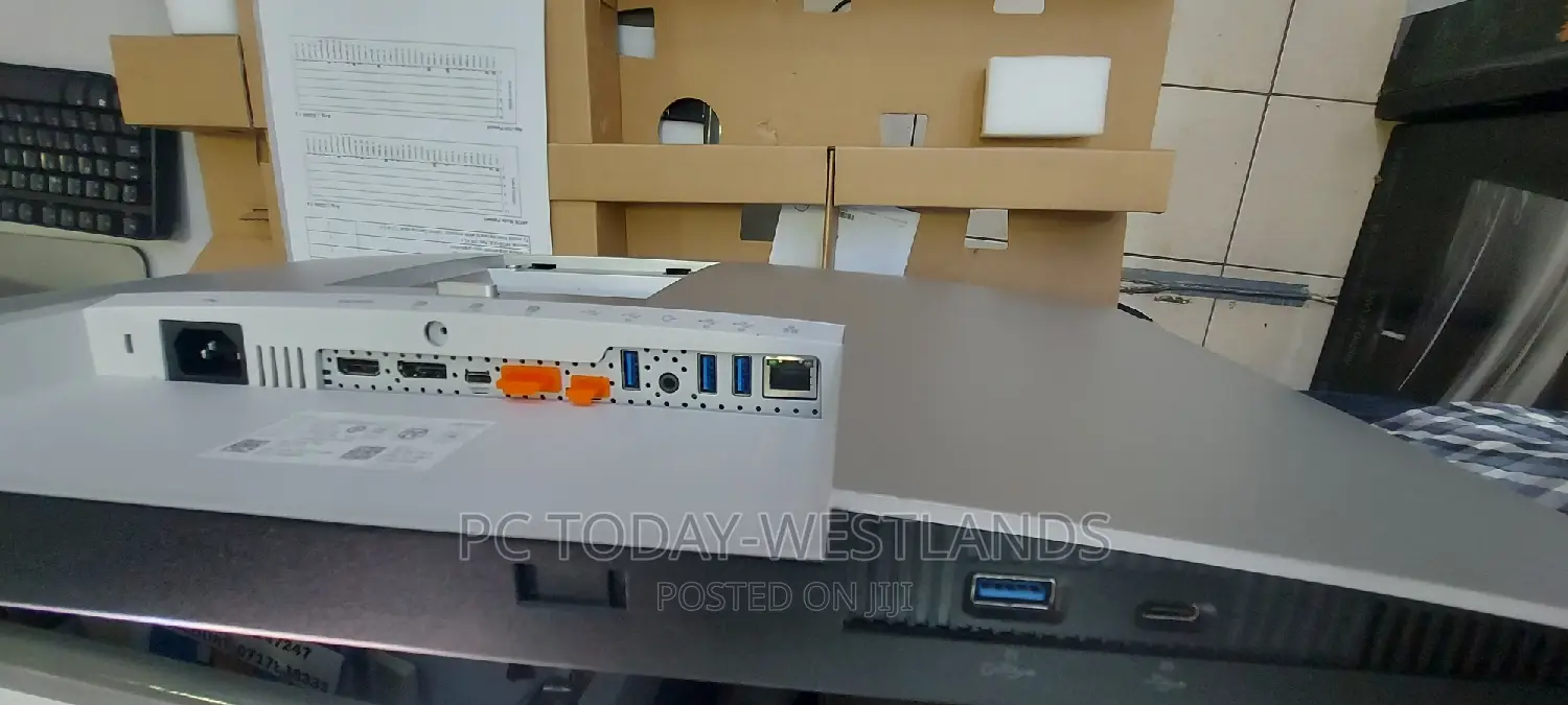 Dell U2722DE 27" 16:9 IPS Monitor Usb C Hub