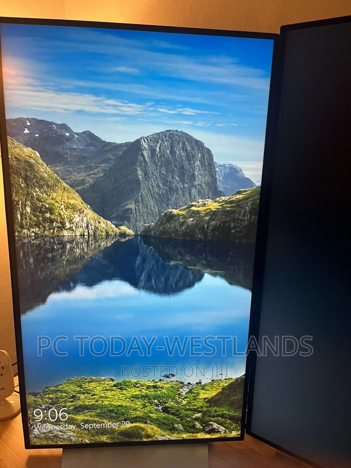 Dell U2722DE 27" 16:9 IPS Monitor Usb C Hub