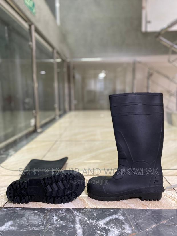 Vaultex Black Heavy-duty Safety Gumboots. - main view