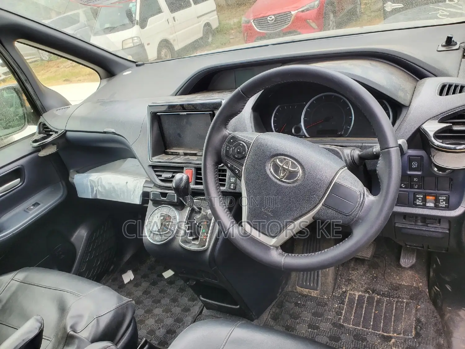 Toyota Voxy 2018 Gold