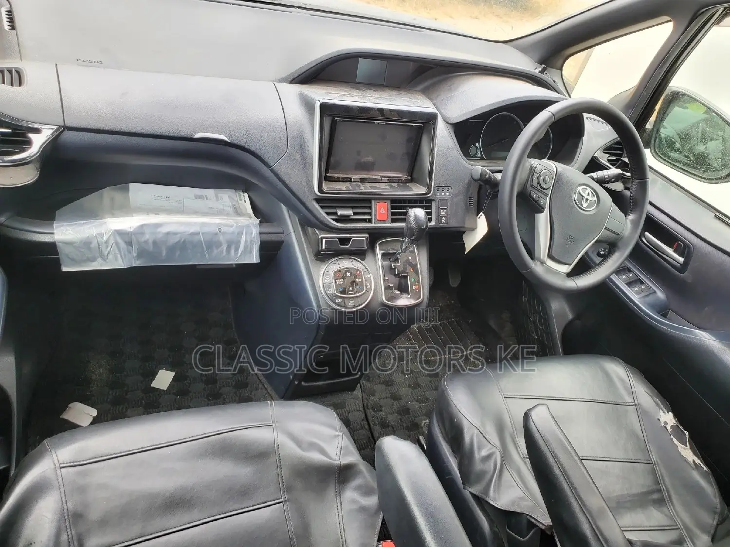 Toyota Voxy 2018 Gold
