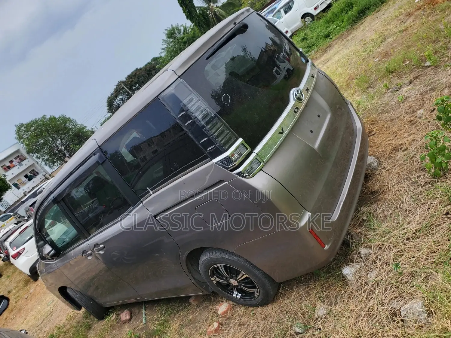 Toyota Voxy 2018 Gold
