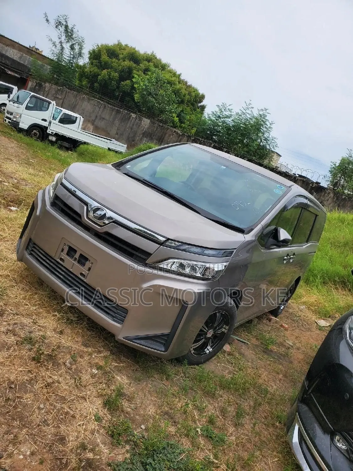 Toyota Voxy 2018 Gold