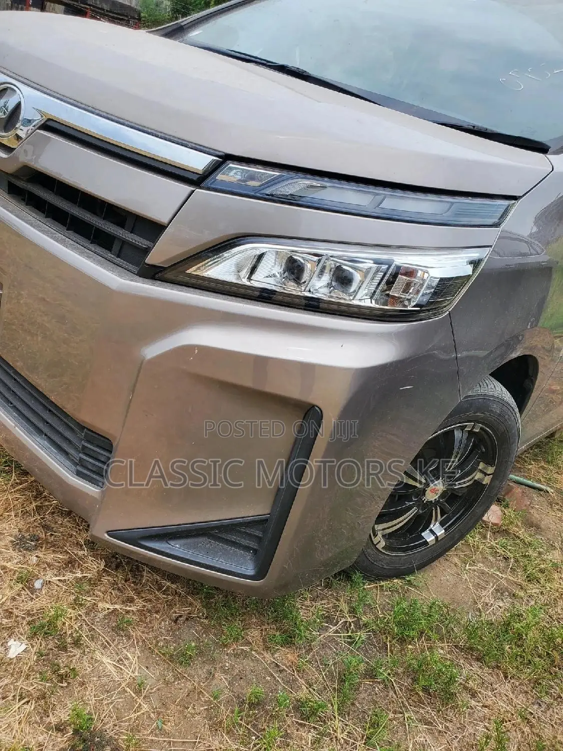Toyota Voxy 2018 Gold