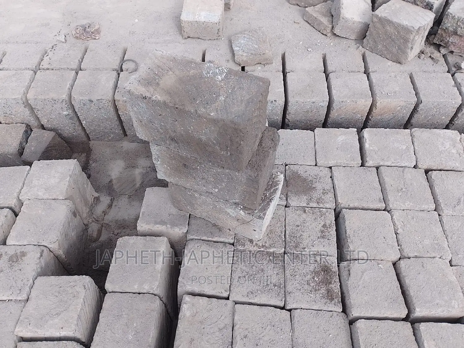 We Sell Machine Cut Stones,Ballast,Riversand Rocksand