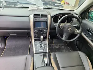 Suzuki Escudo 2017 Silver