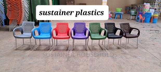 Assorted Colours Plastic Chairs With Metallic Legs - thumbnail 3